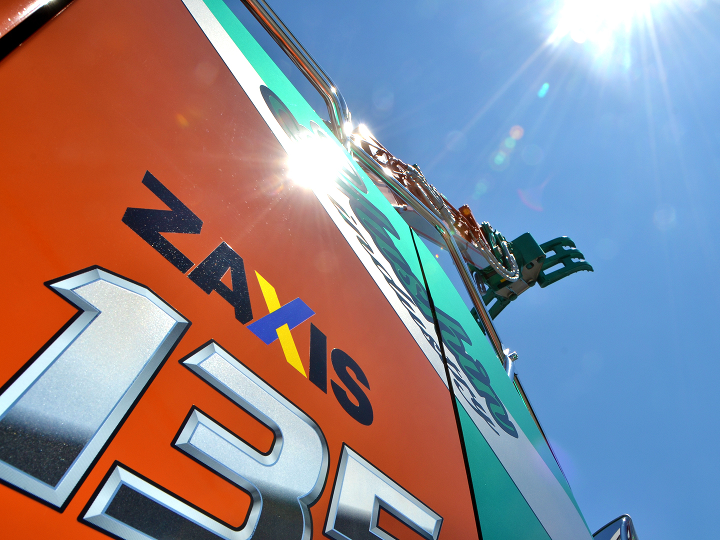 ZX135USK-7｜SNS｜メディアライブラリー｜日立建機日本